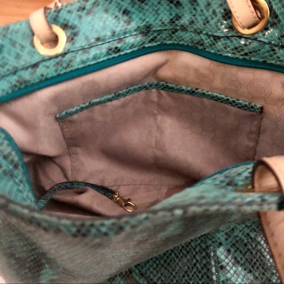 Michael Kors Jet Set python tote bag - Picture 11 of 13